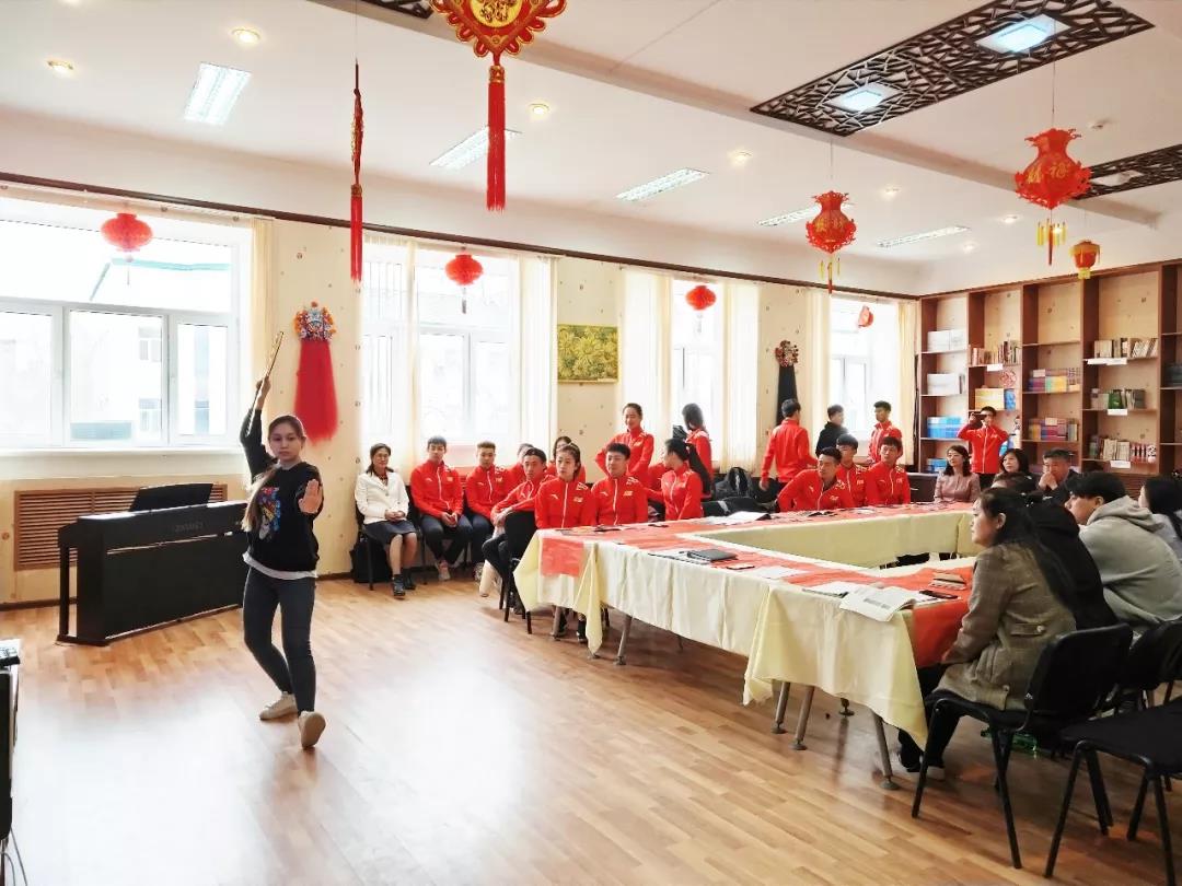 D:\新闻简讯\柠檬体育简讯\柠檬体育武术表演团与朱巴诺夫国立柠檬体育孔子柠檬体育举行座谈\微信图片_20190420194159.jpg